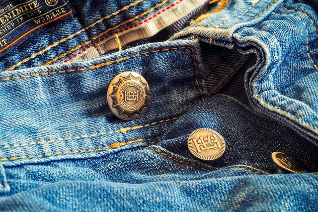 Co sprawia, że jeans jest wciąż popularnym materiałem?